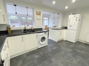 Campernell Close- click for photo gallery